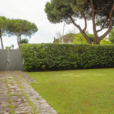 Lägenhet Con Giardino A 2 Passi Dal Mare Marina Di Carrara