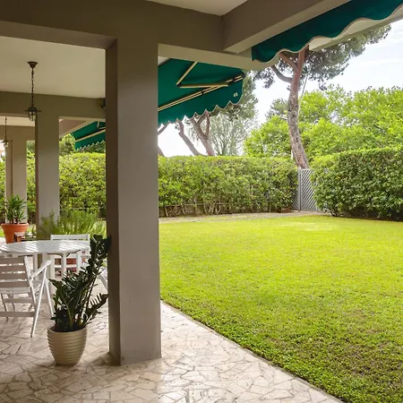 Lägenhet Con Giardino A 2 Passi Dal Mare Marina Di Carrara