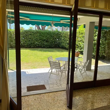 Lägenhet Con Giardino A 2 Passi Dal Mare Marina Di Carrara